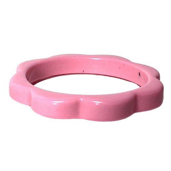 Vintage 1980s Pastel Pink Lucite Bangle Bracelet Scalloped Flower Profile - Picture 4 of 6